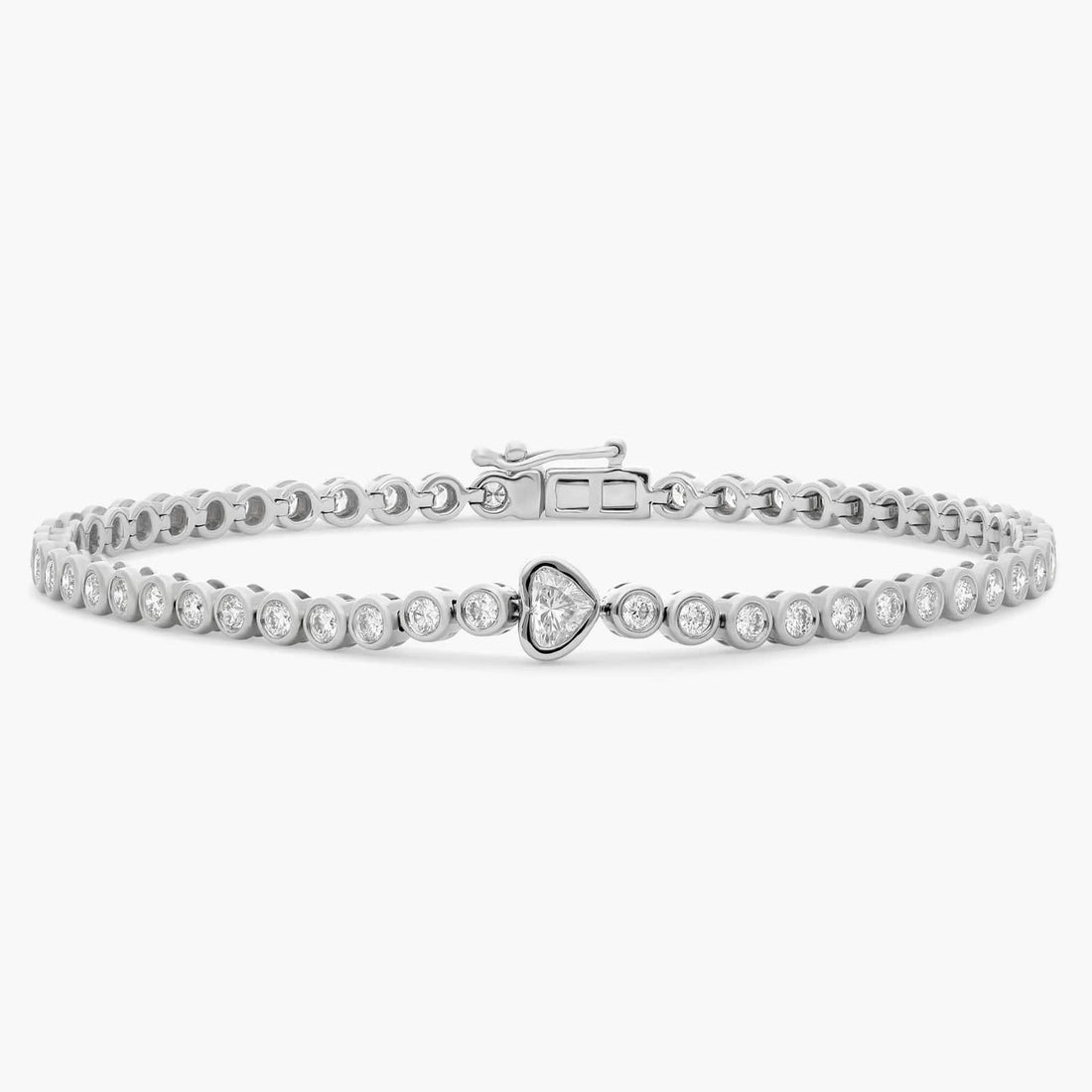 Round Diamond Tennis Bracelet with Bezel Heart Center in White Gold / Yellow Gold
