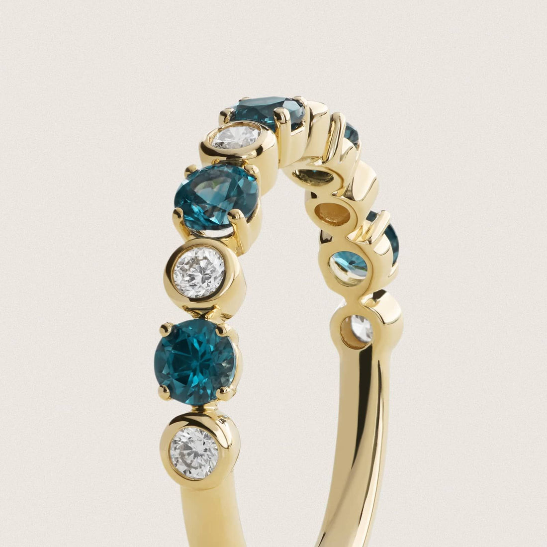 Montana Sapphire & Round Diamond Alternating Bezel & Prong Ring in Yellow Gold