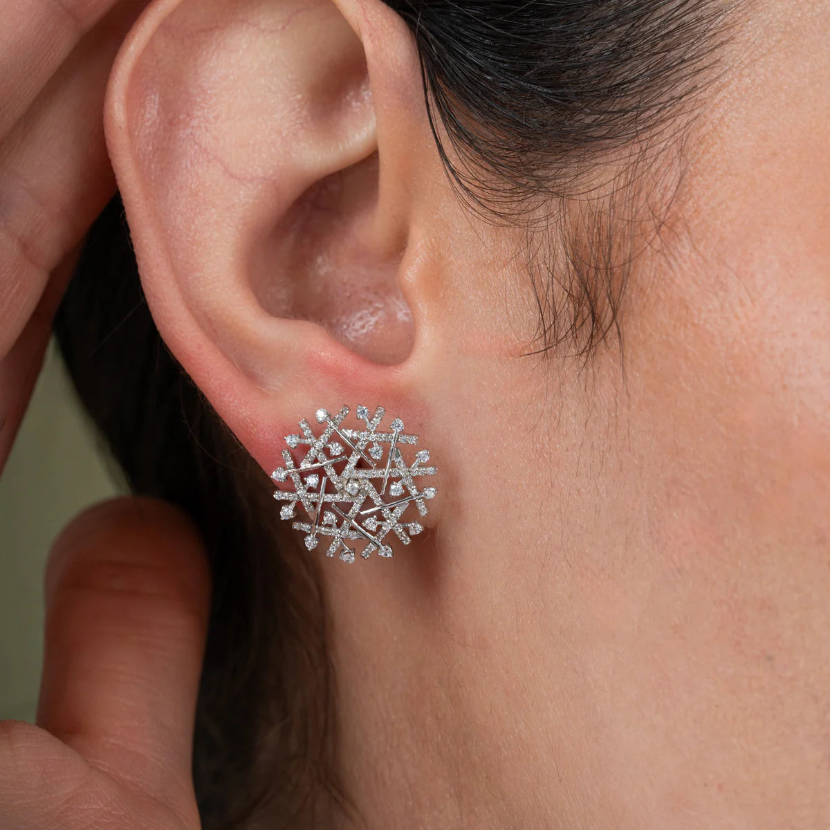 Diamond Snowflake Stud Earrings in 925 Sterling Silver – Sparkling Winter Inspired Design